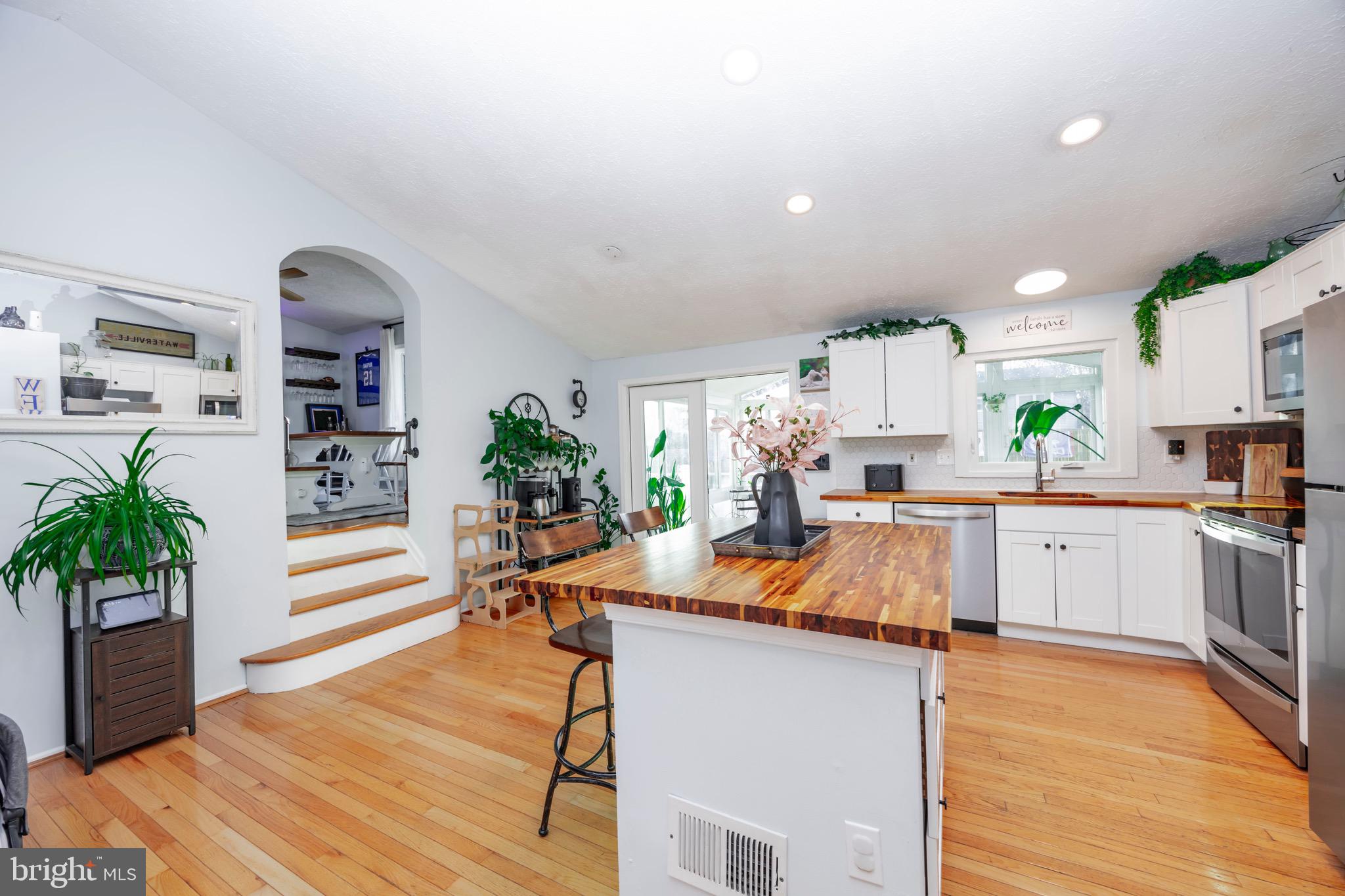 1156 Neptune Pl