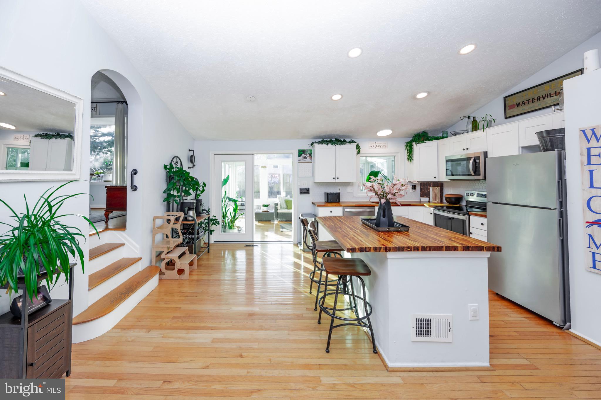 1156 Neptune Pl