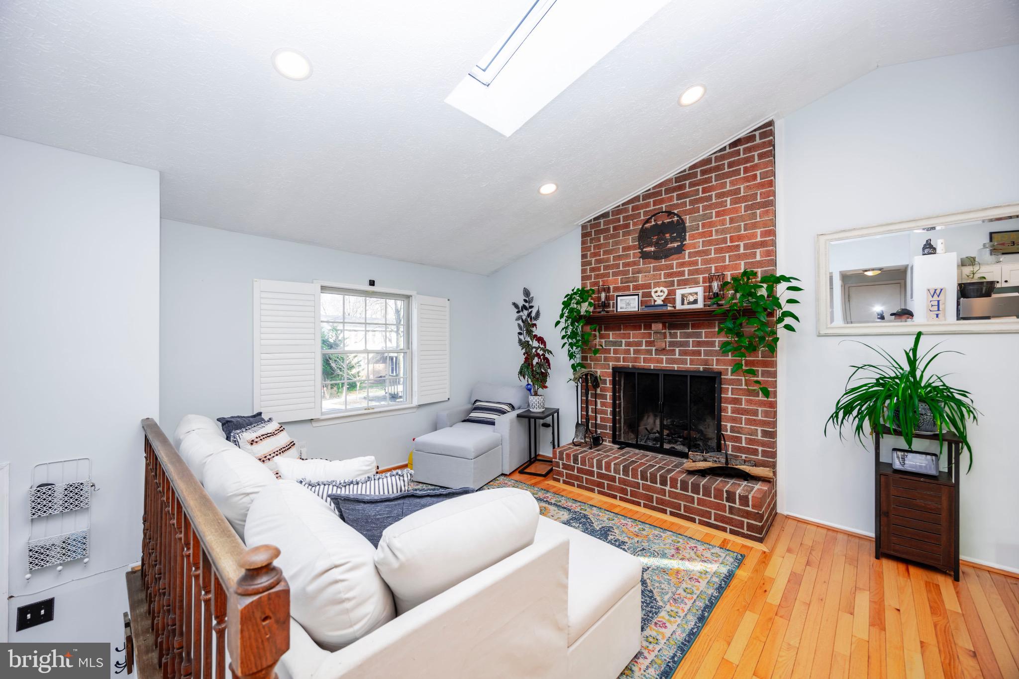 1156 Neptune Pl