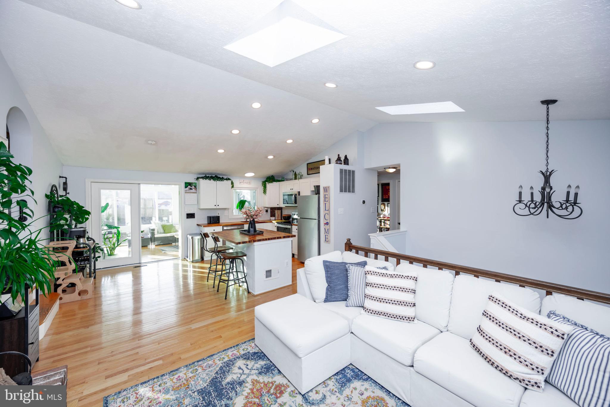 1156 Neptune Pl