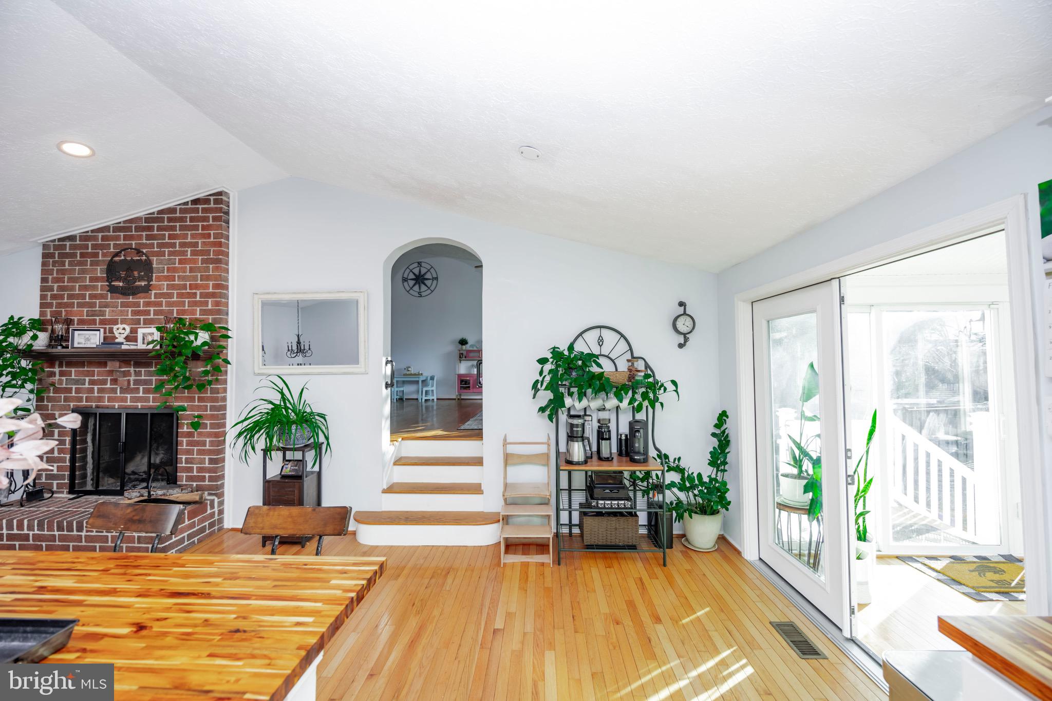 1156 Neptune Pl