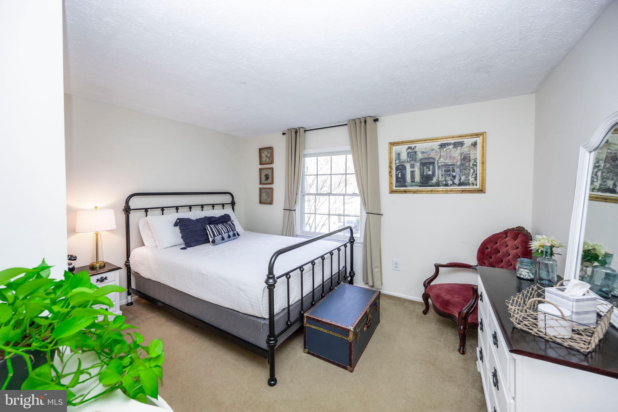 1156 Neptune Pl