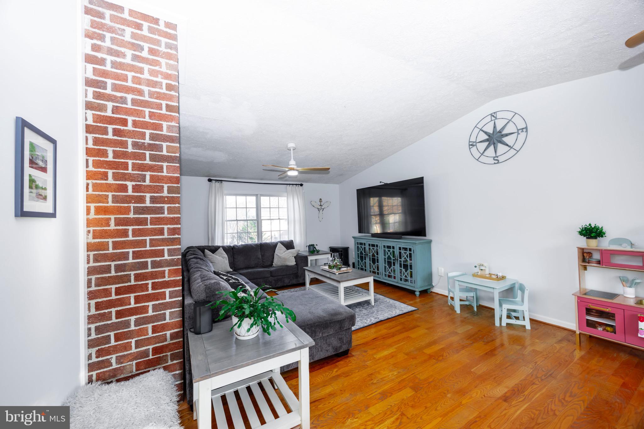 1156 Neptune Pl