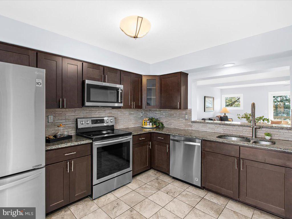 1 Klakring Ct
