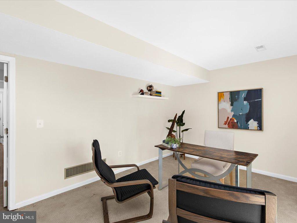 1 Klakring Ct