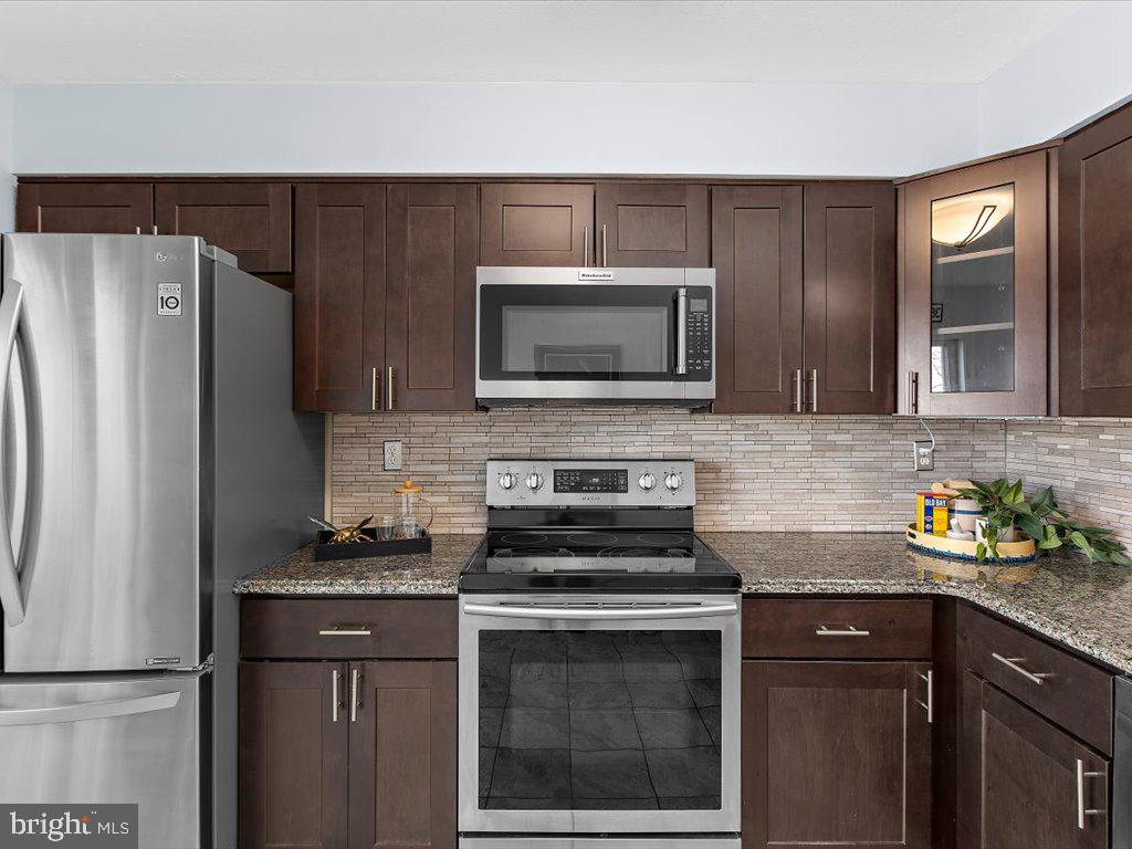 1 Klakring Ct