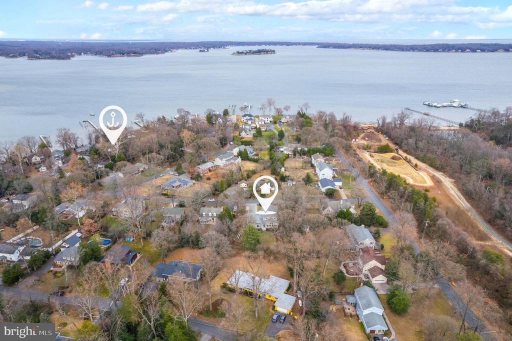 898 Laurel Way