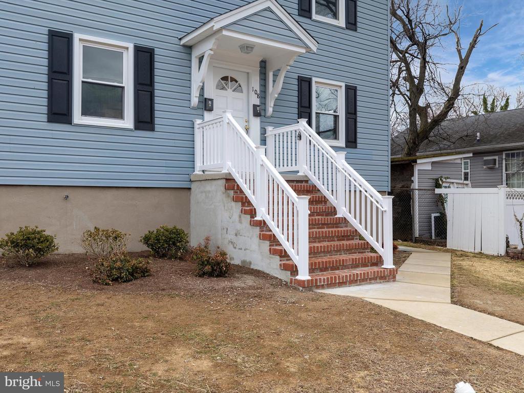 108 Elm Ave