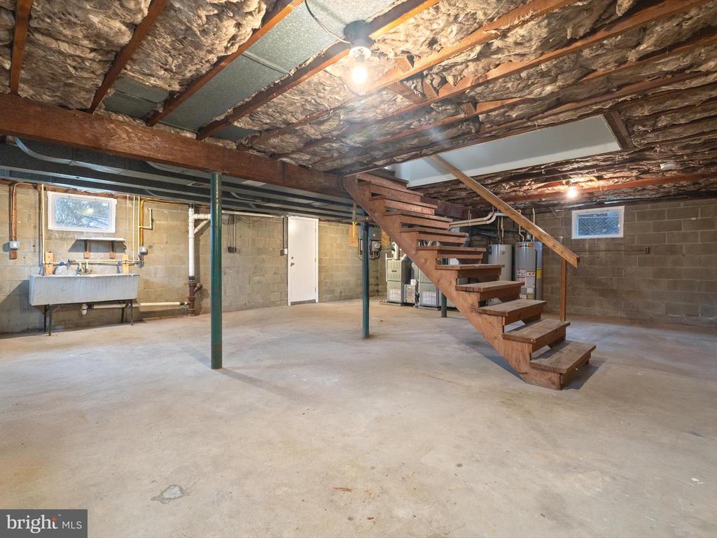 108 Elm Ave