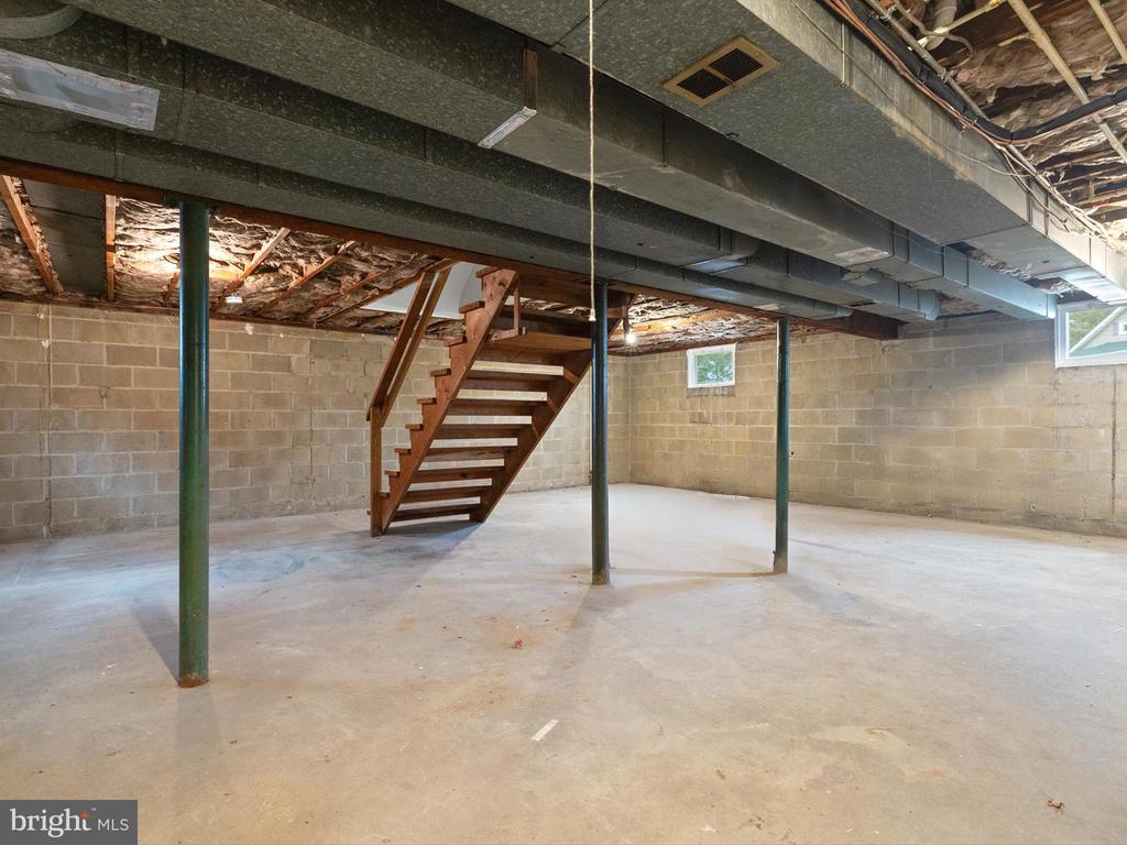 108 Elm Ave