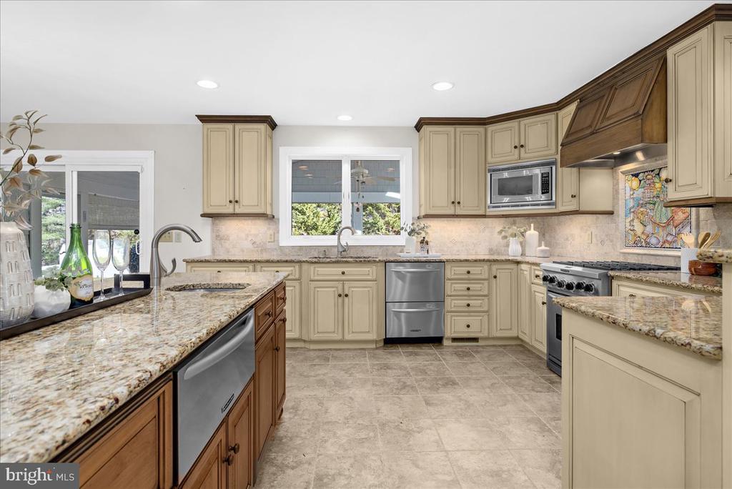 854 Kings Retreat Dr