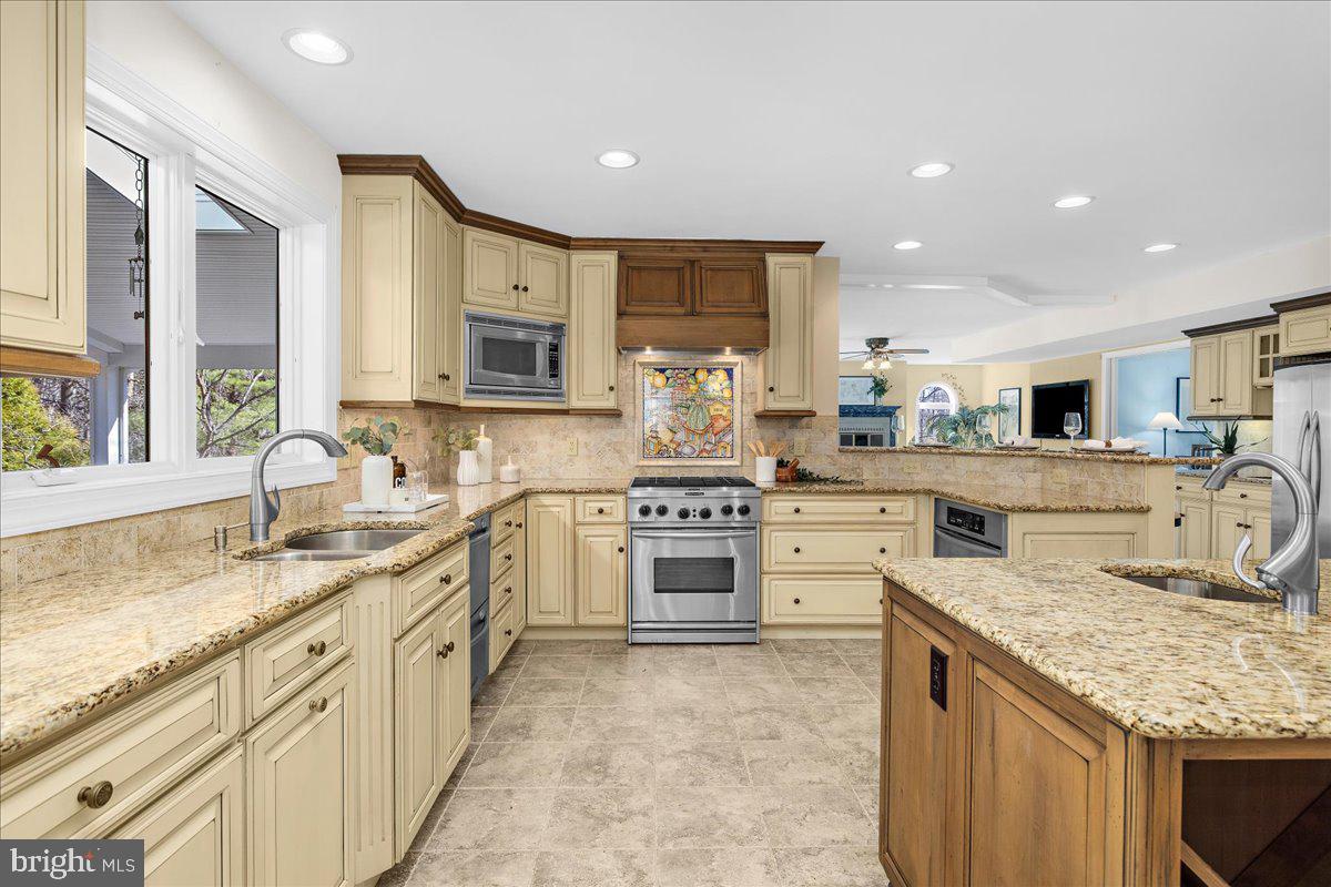 854 Kings Retreat Dr