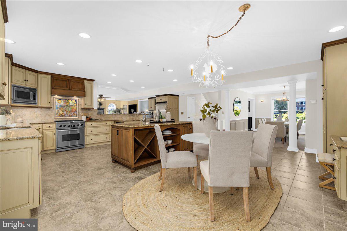 854 Kings Retreat Dr