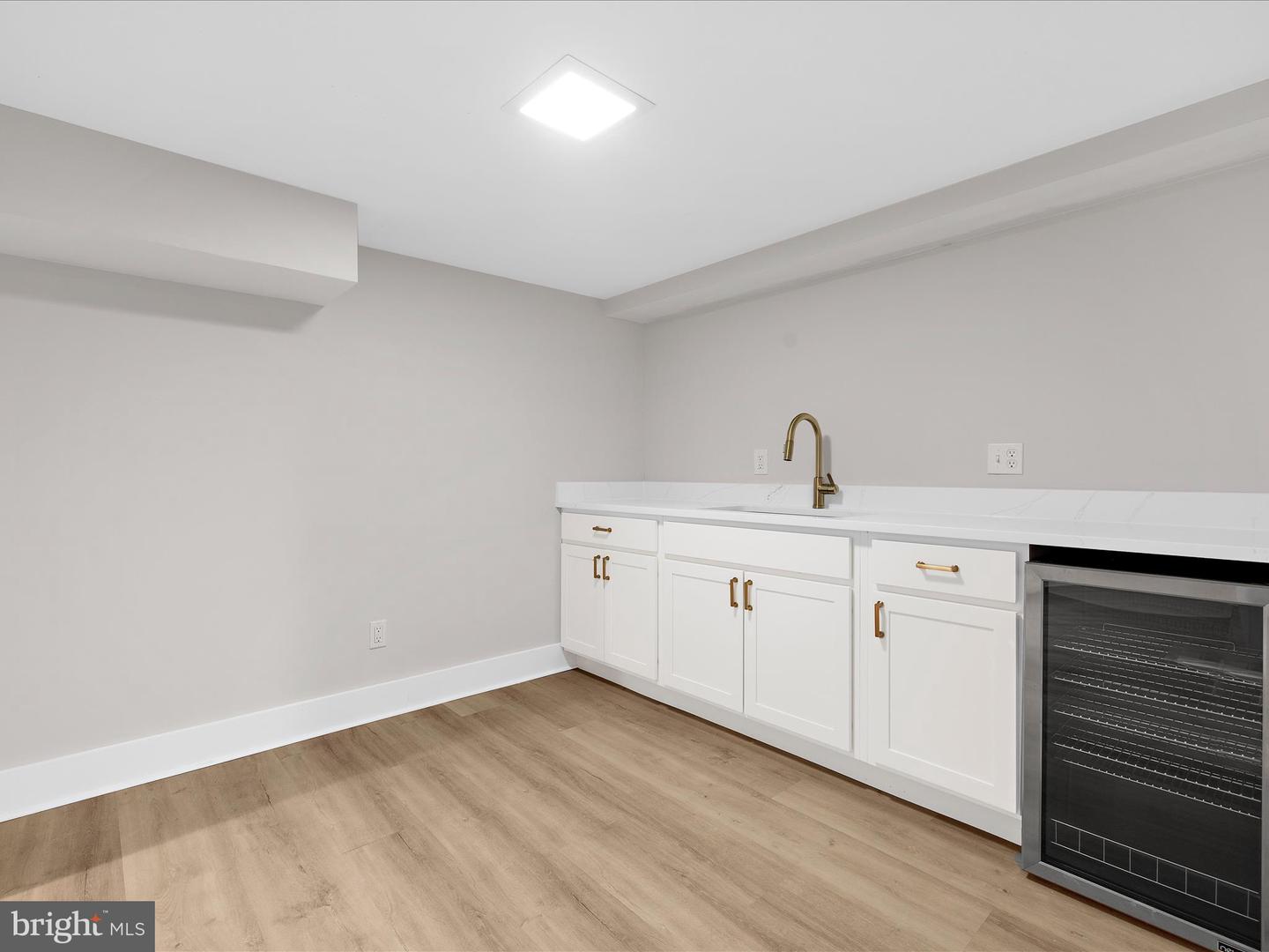 8043 Woodholme Cir