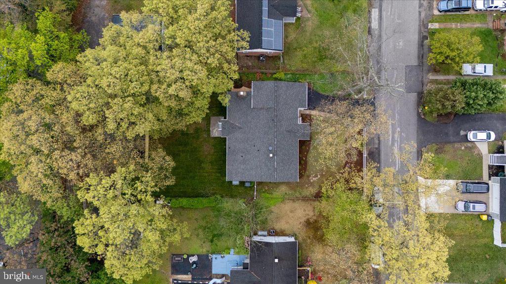 8043 Woodholme Cir