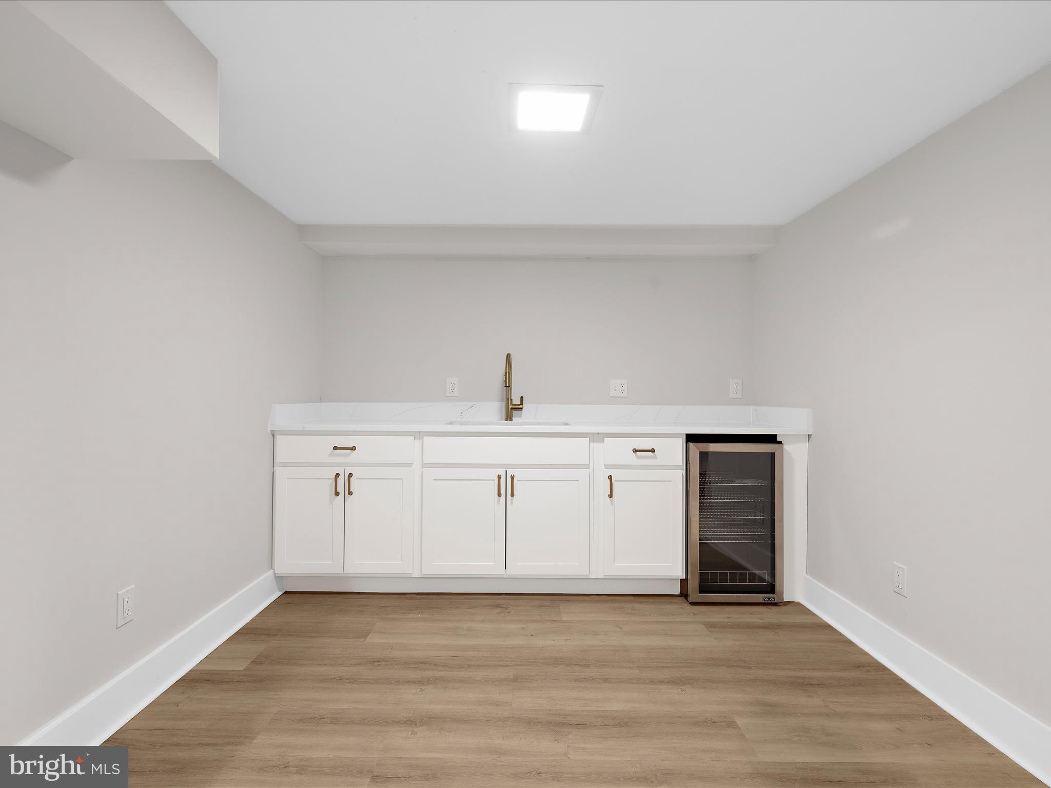 8043 Woodholme Cir