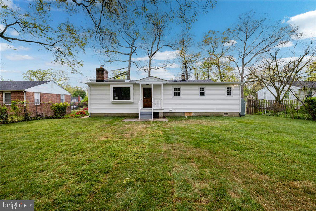 8043 Woodholme Cir
