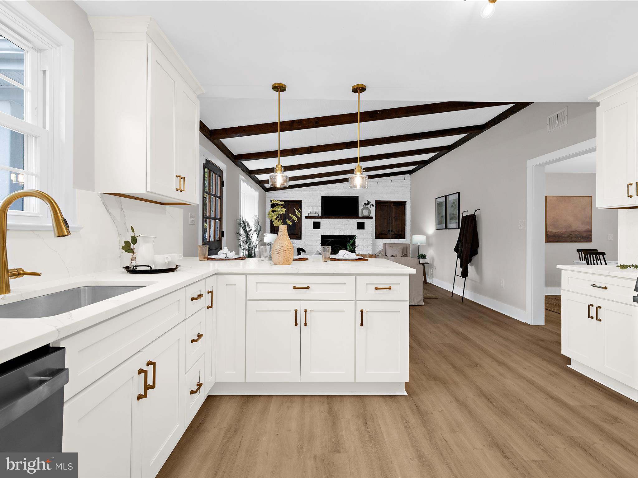 8043 Woodholme Cir