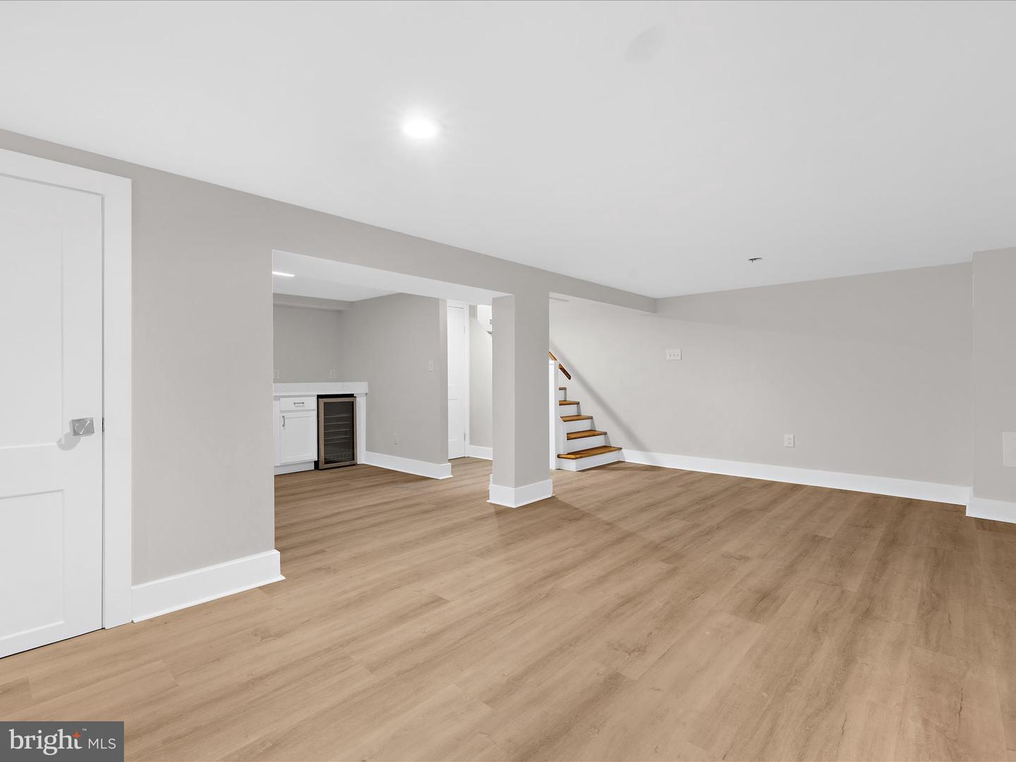 8043 Woodholme Cir