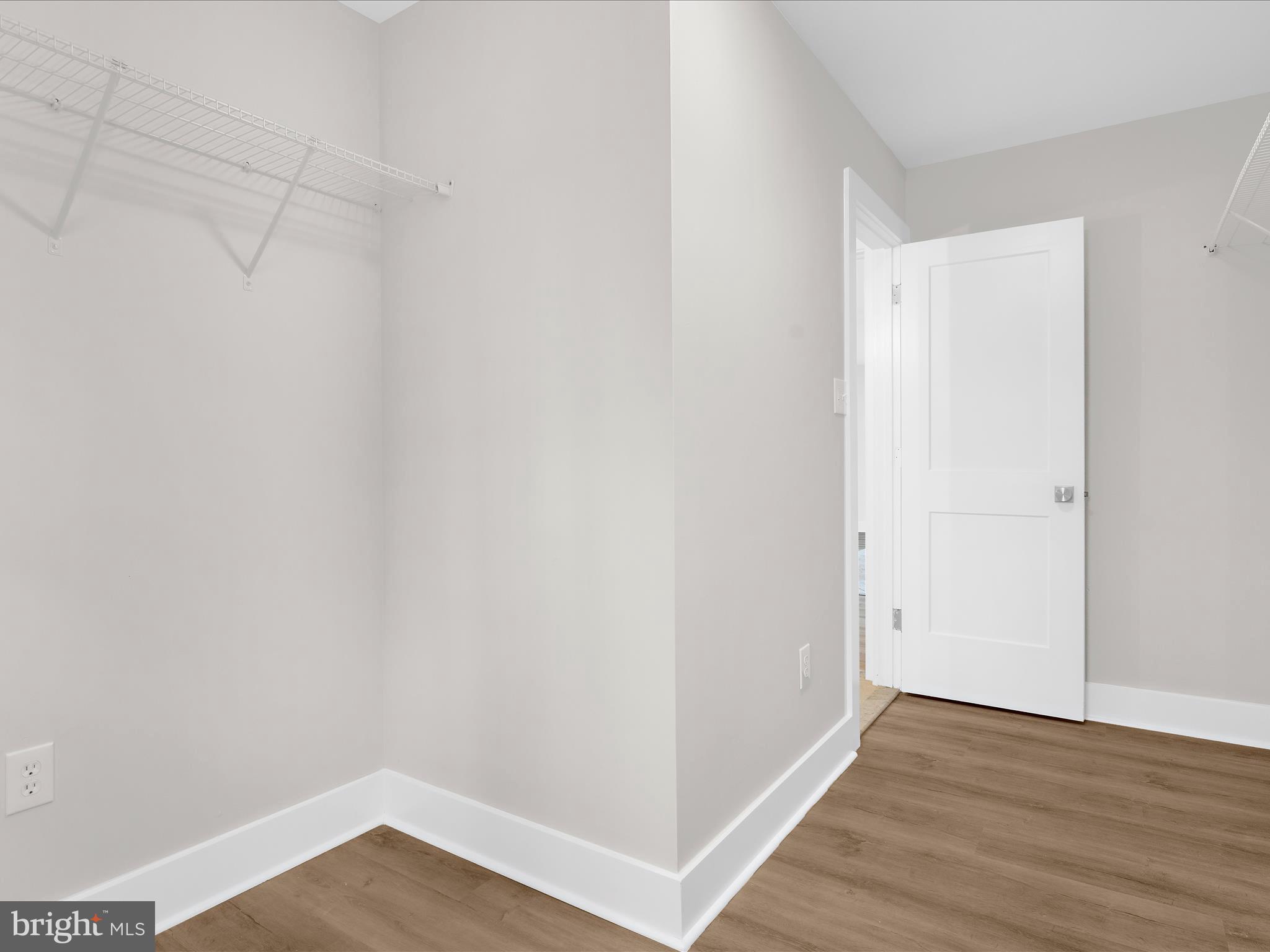 8043 Woodholme Cir