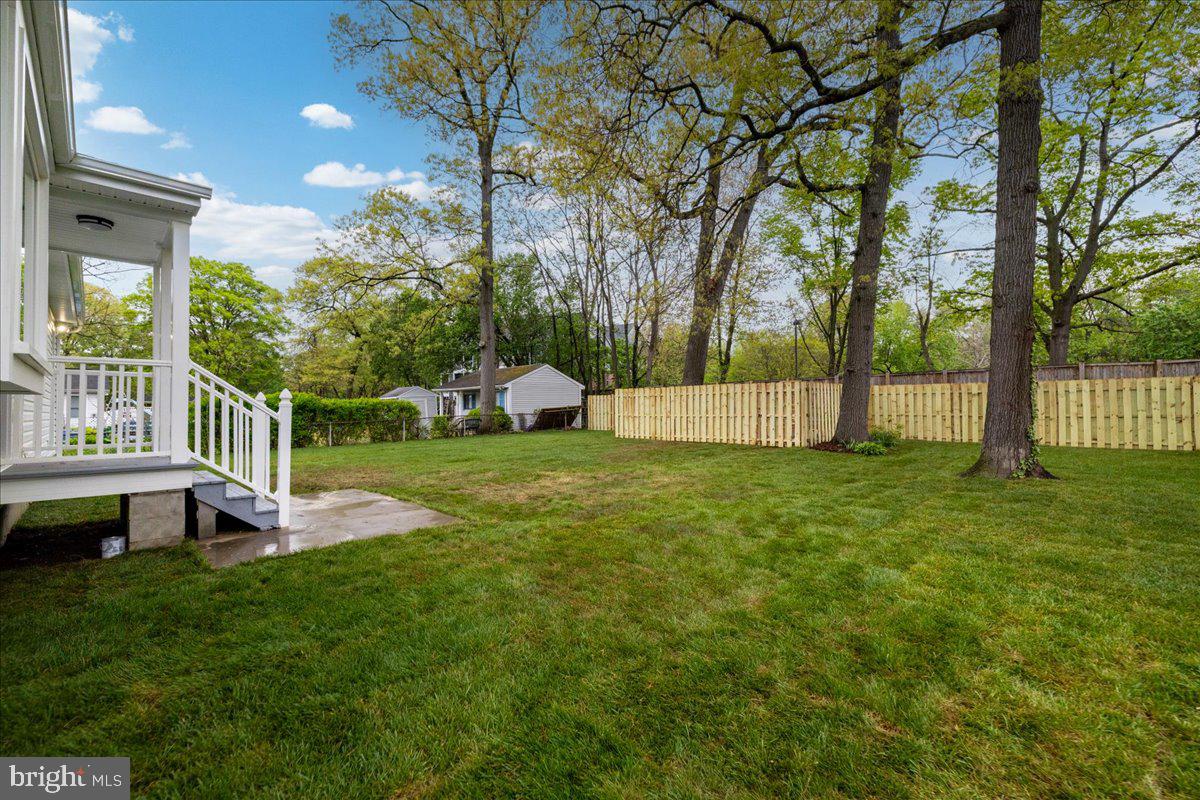 8043 Woodholme Cir