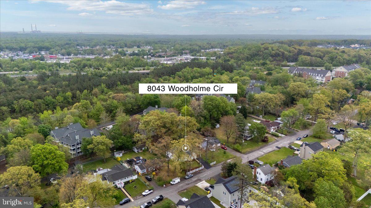 8043 Woodholme Cir