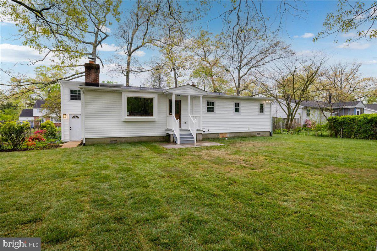 8043 Woodholme Cir