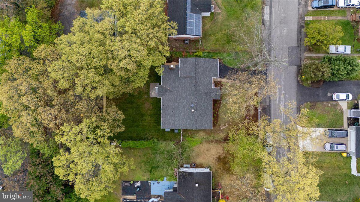 8043 Woodholme Cir