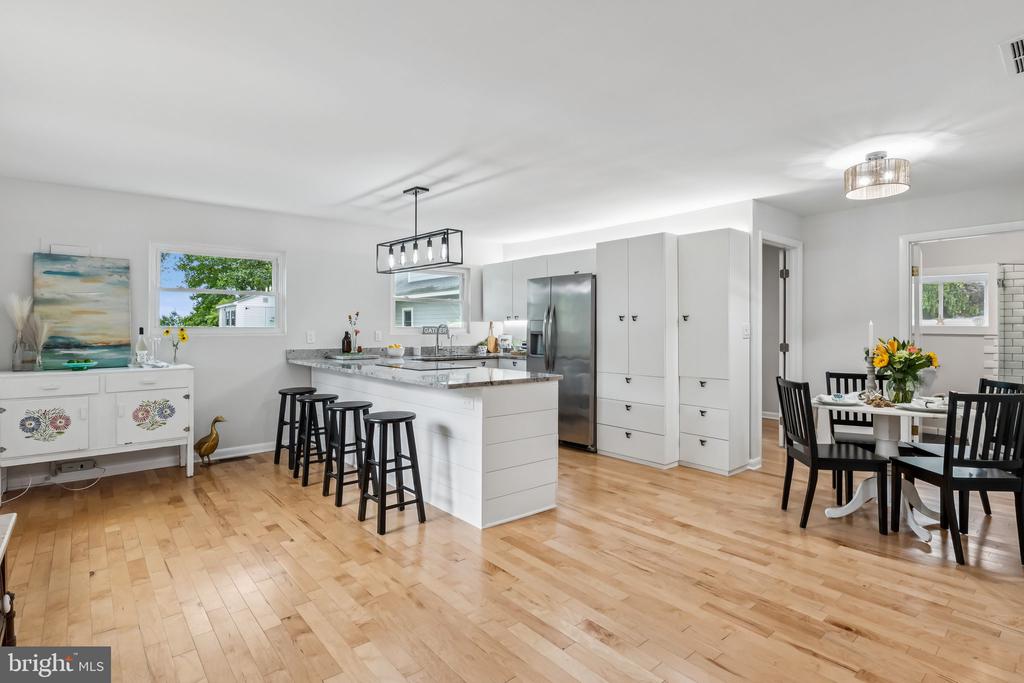 1359 Linden Ave