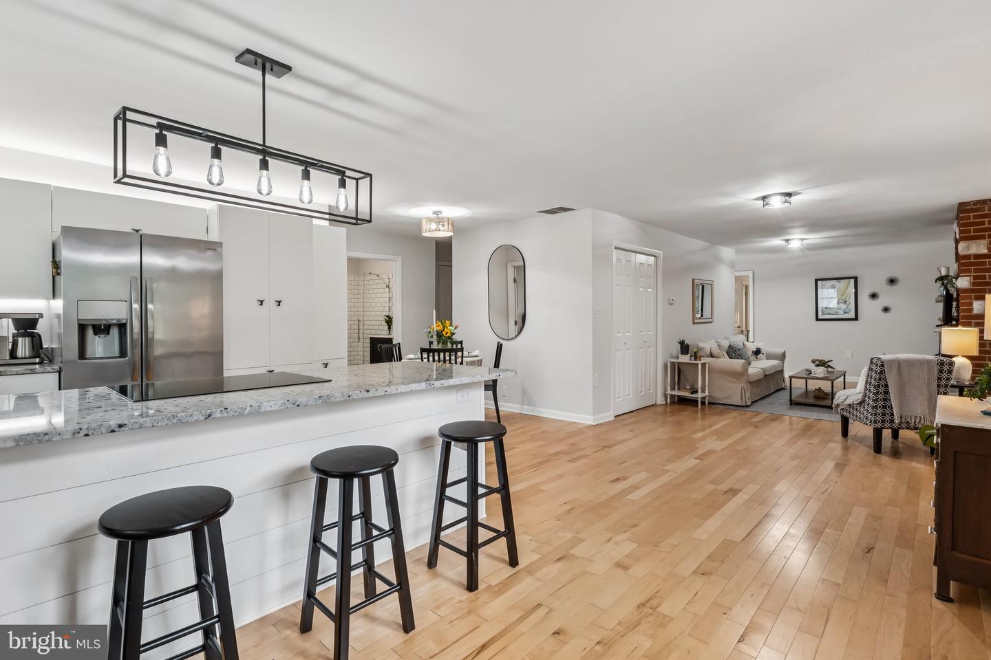 1359 Linden Ave