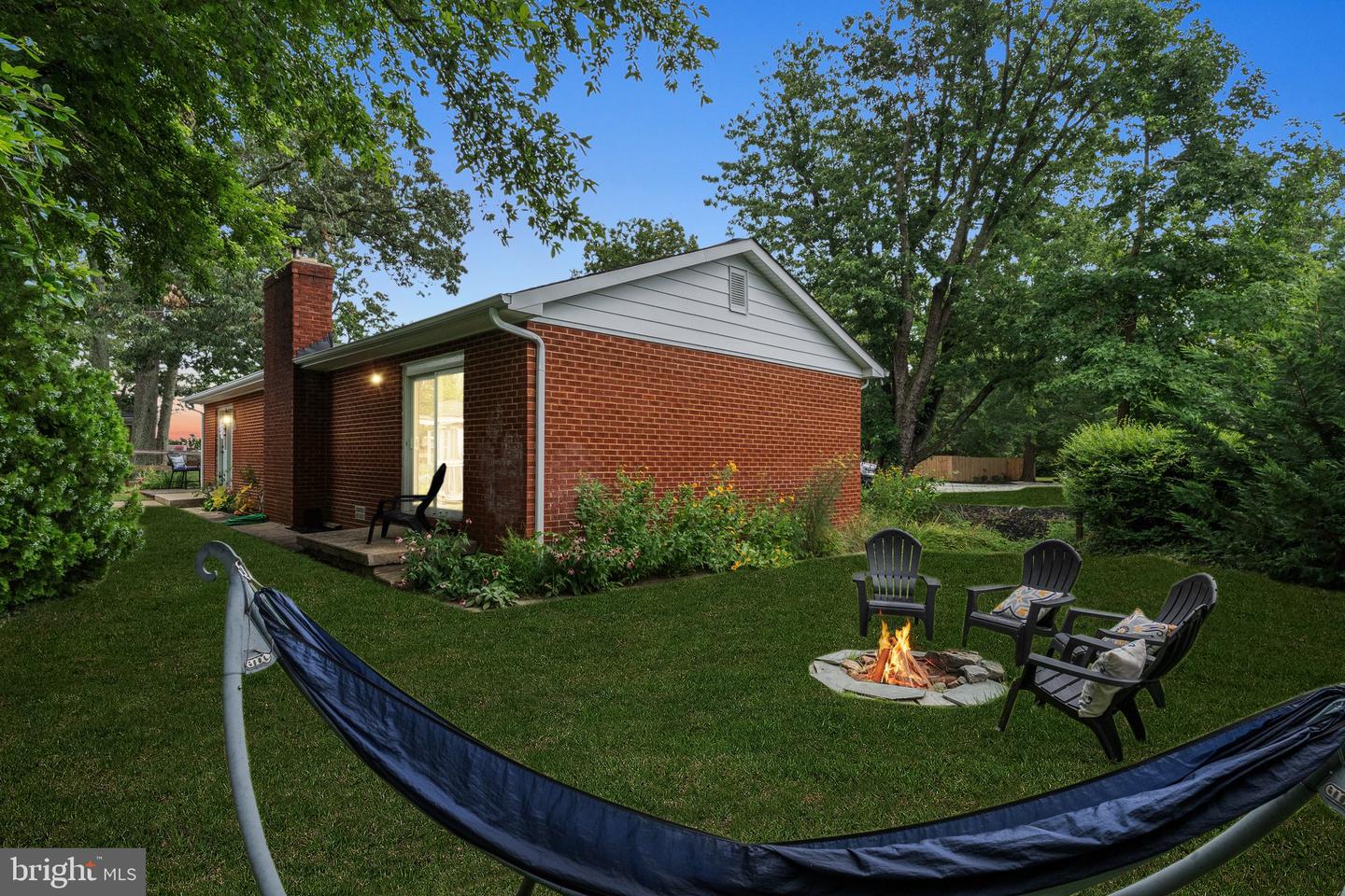 1359 Linden Ave