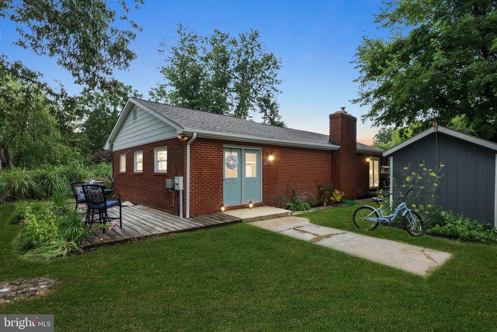 1359 Linden Ave