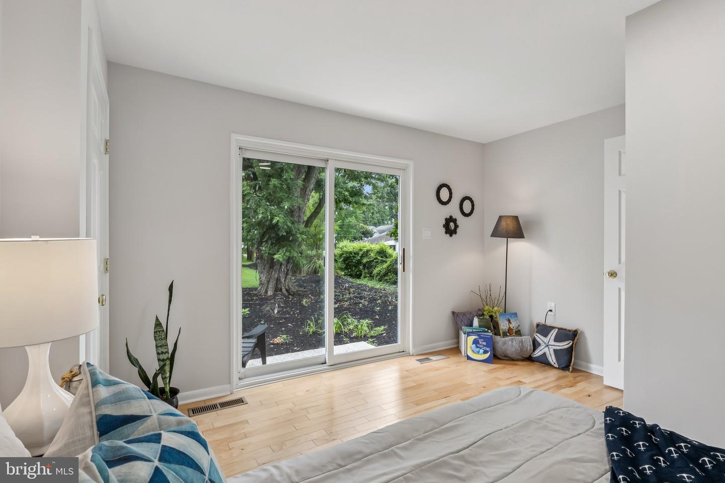 1359 Linden Ave