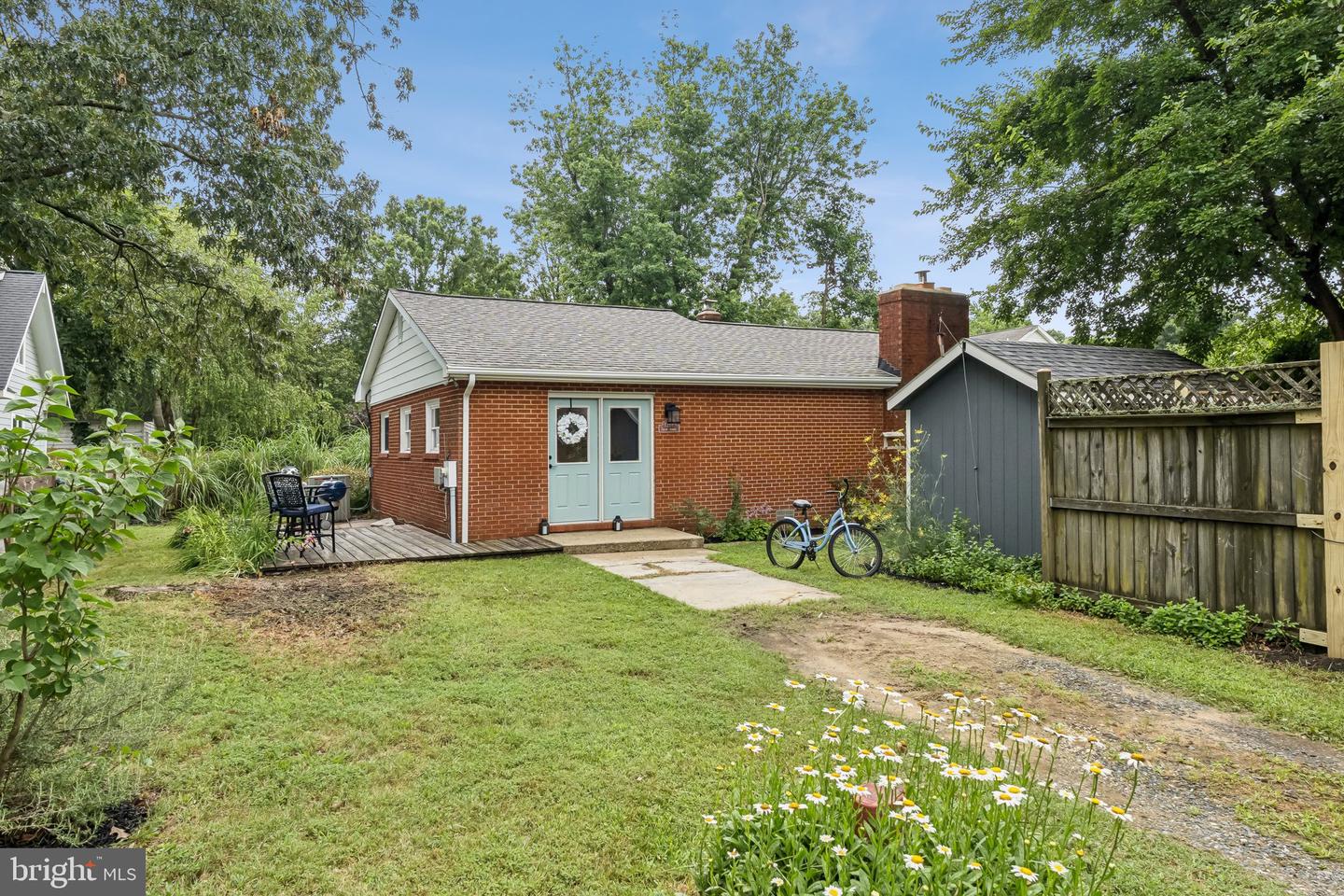 1359 Linden Ave