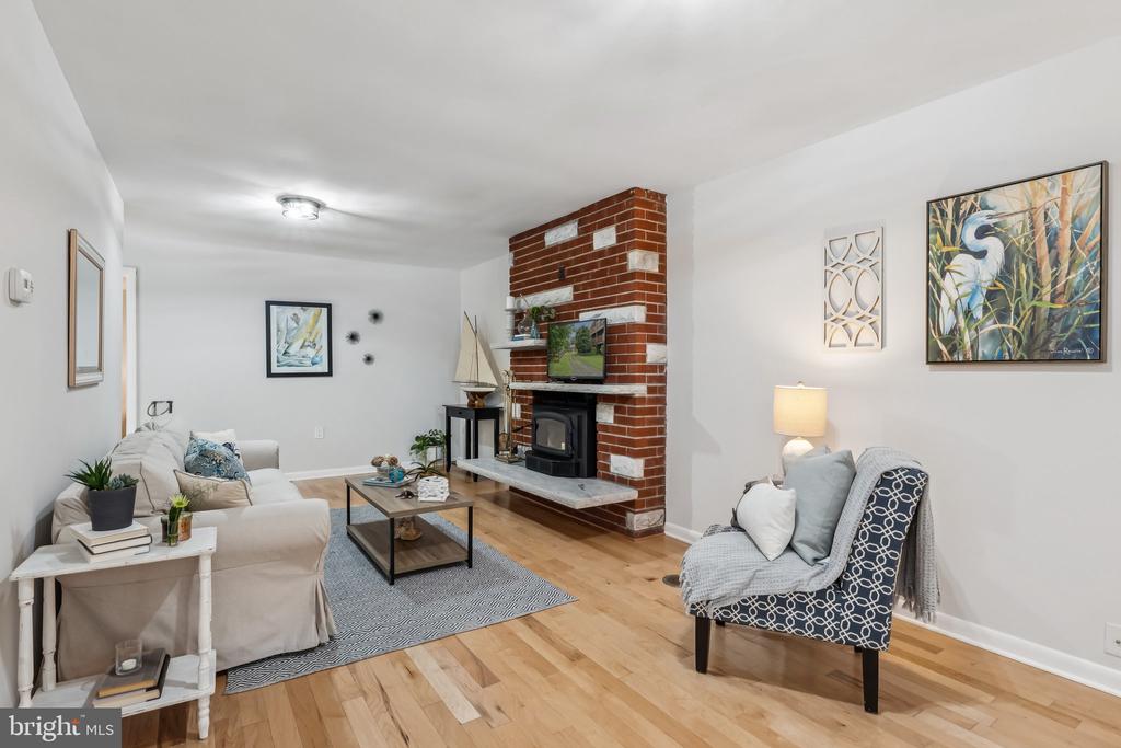 1359 Linden Ave