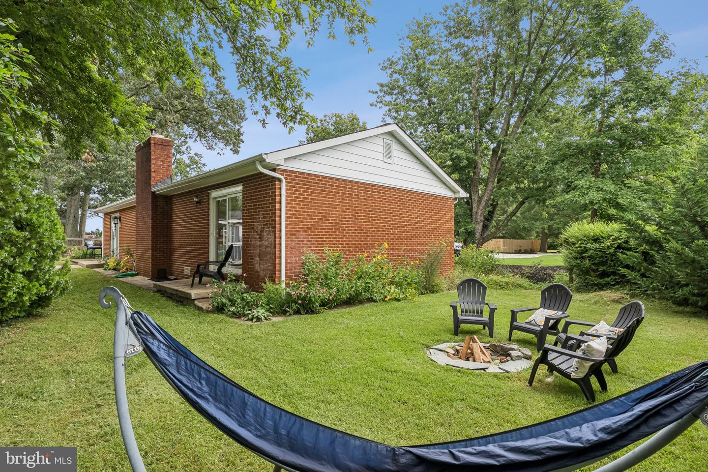 1359 Linden Ave
