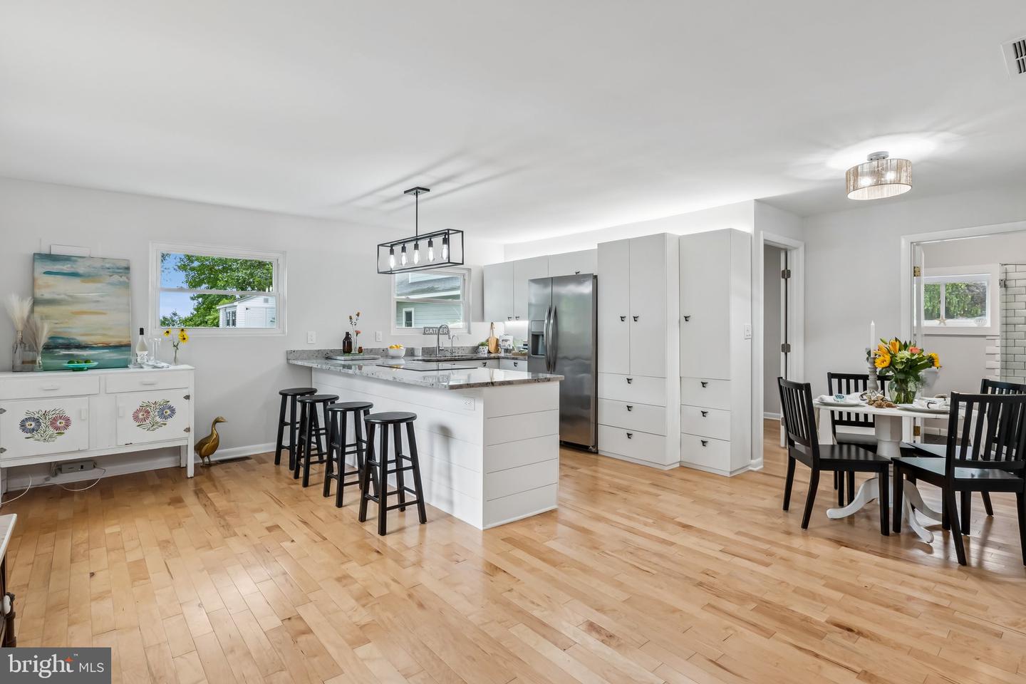 1359 Linden Ave