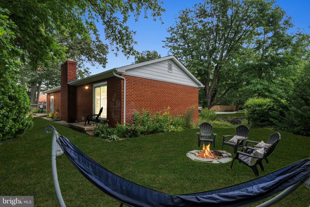 1359 Linden Ave