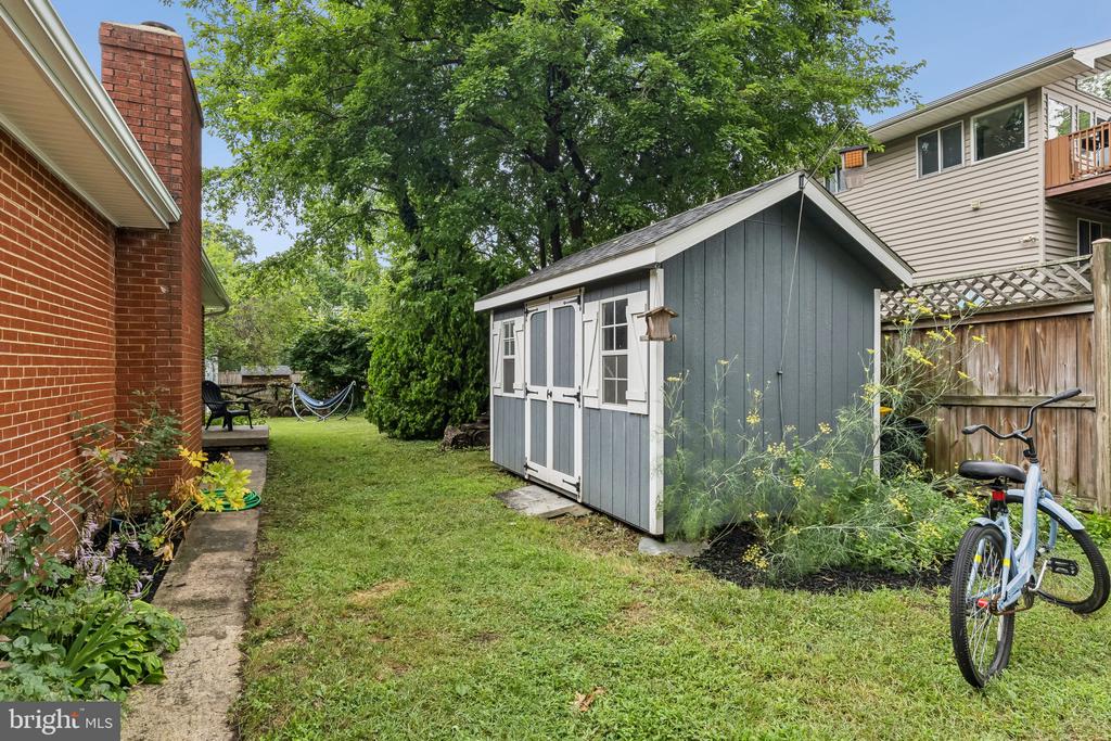 1359 Linden Ave