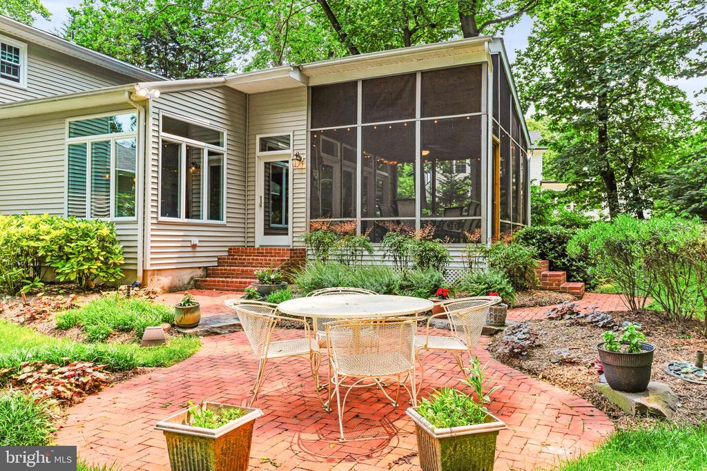 1012 PLACID COURT