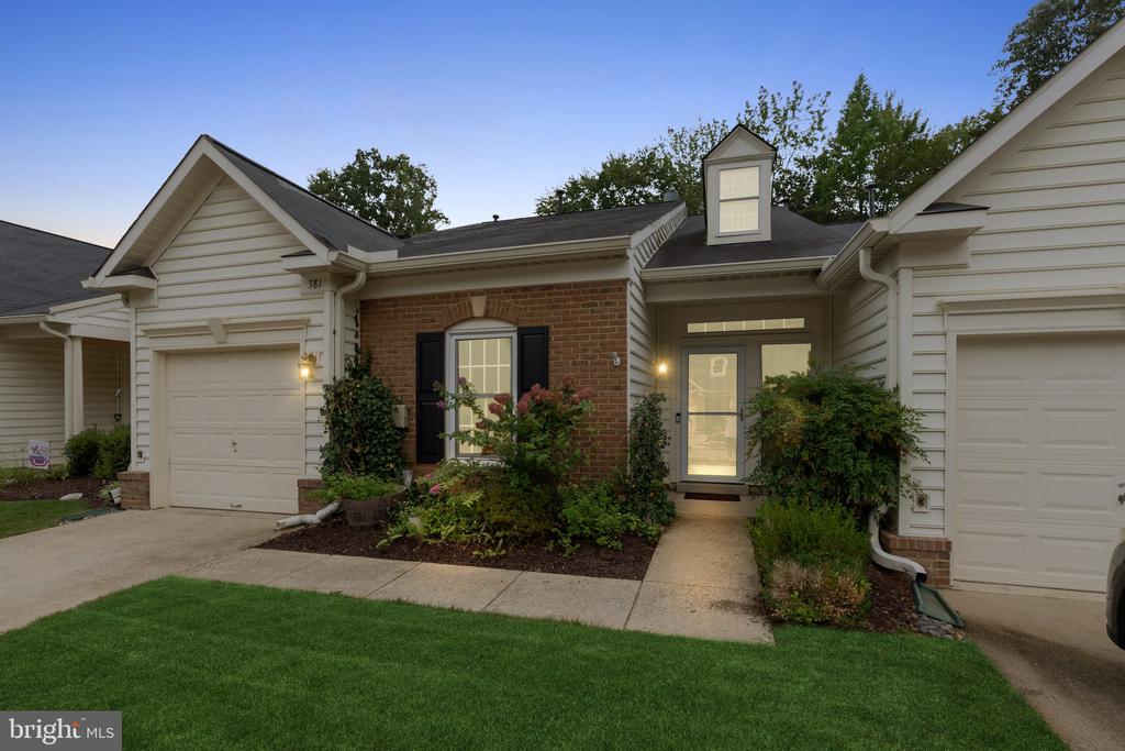 381 COLONY POINT PLACE