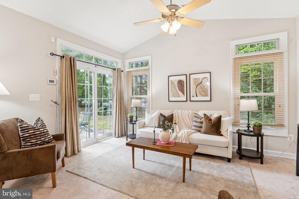 381 COLONY POINT PLACE
