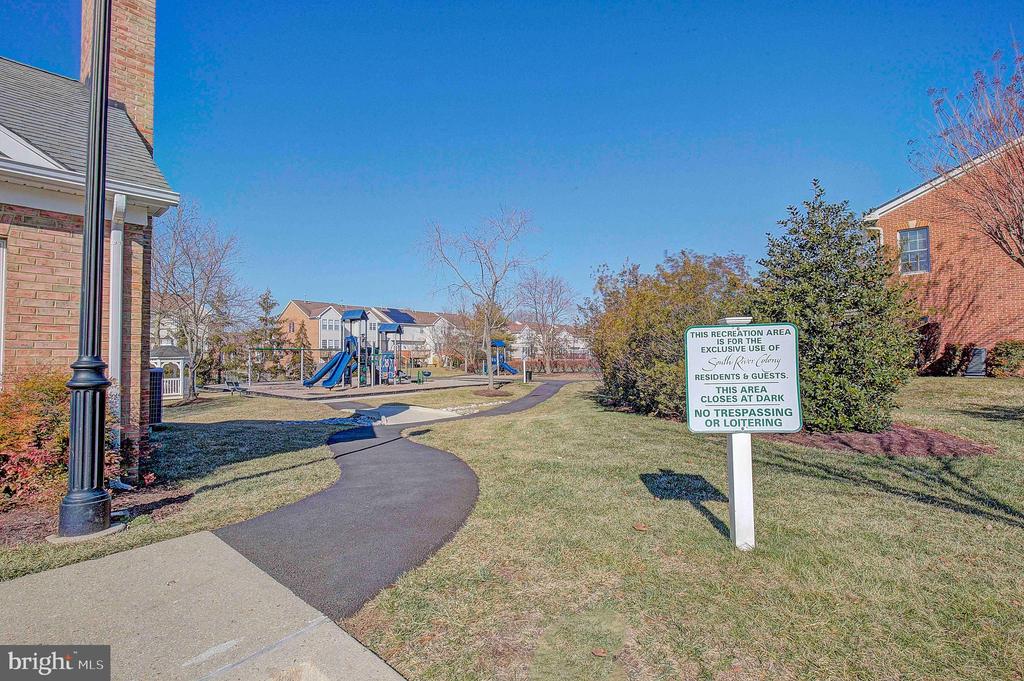 381 COLONY POINT PLACE