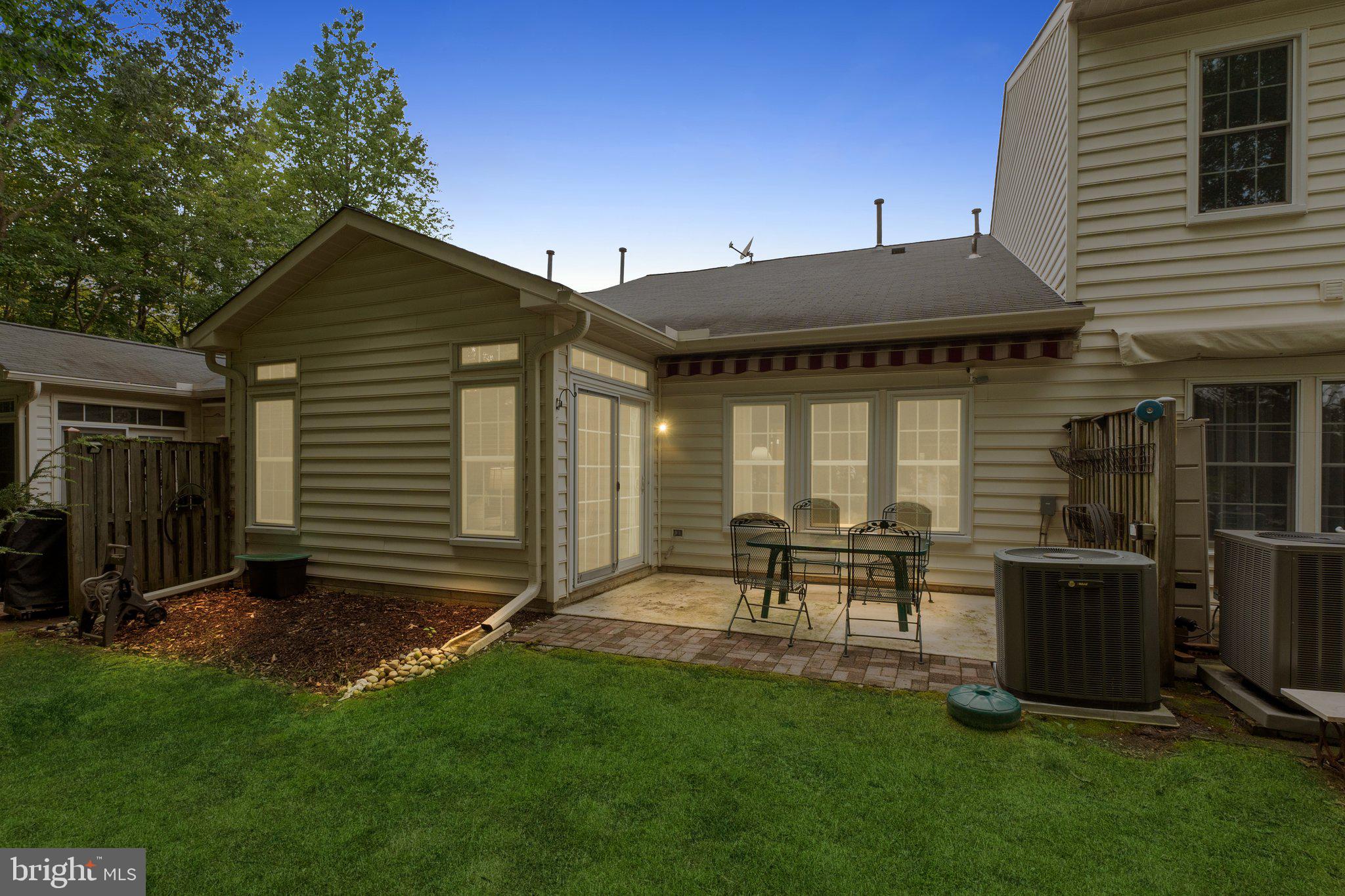 381 COLONY POINT PLACE