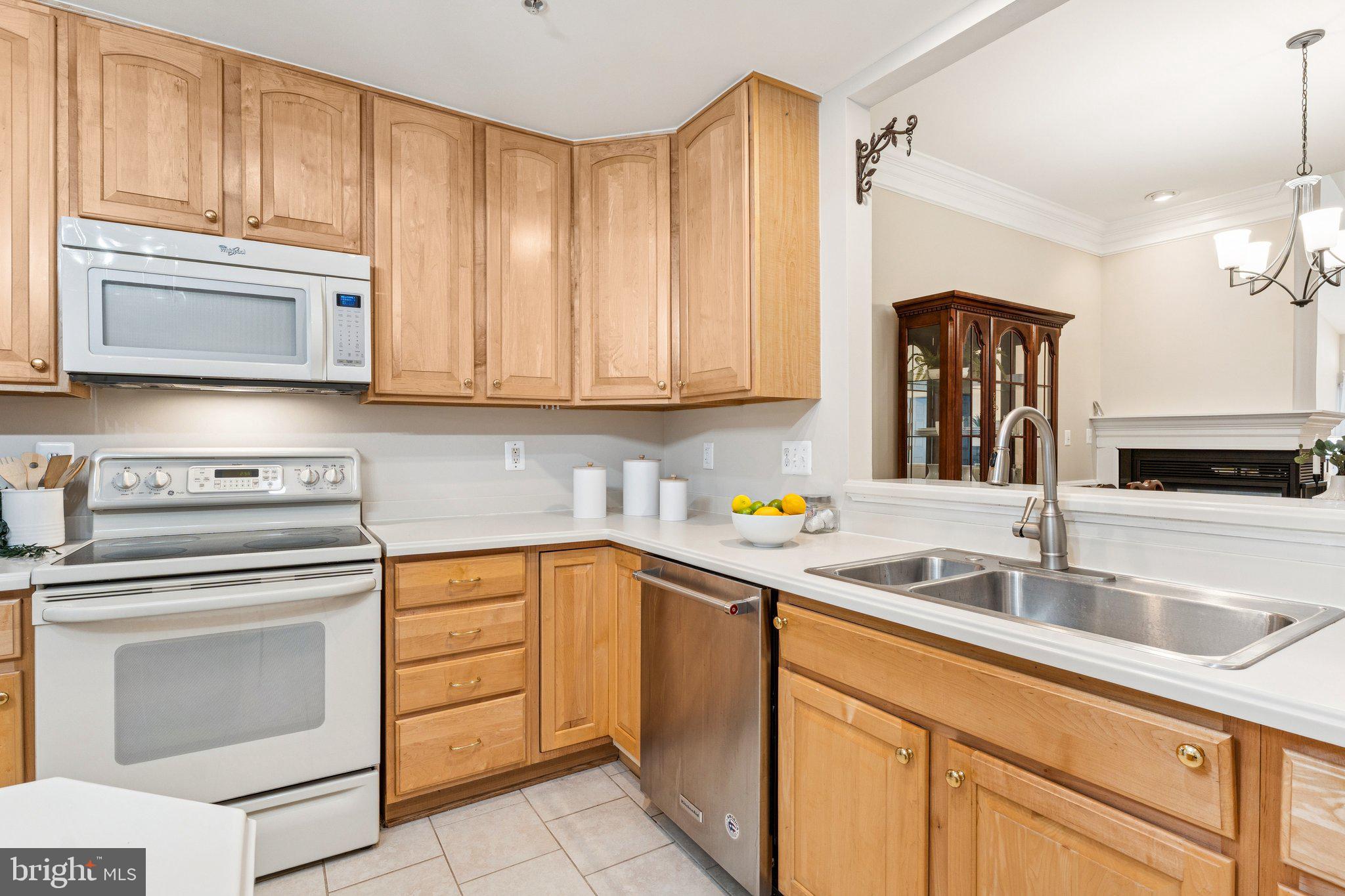 381 COLONY POINT PLACE