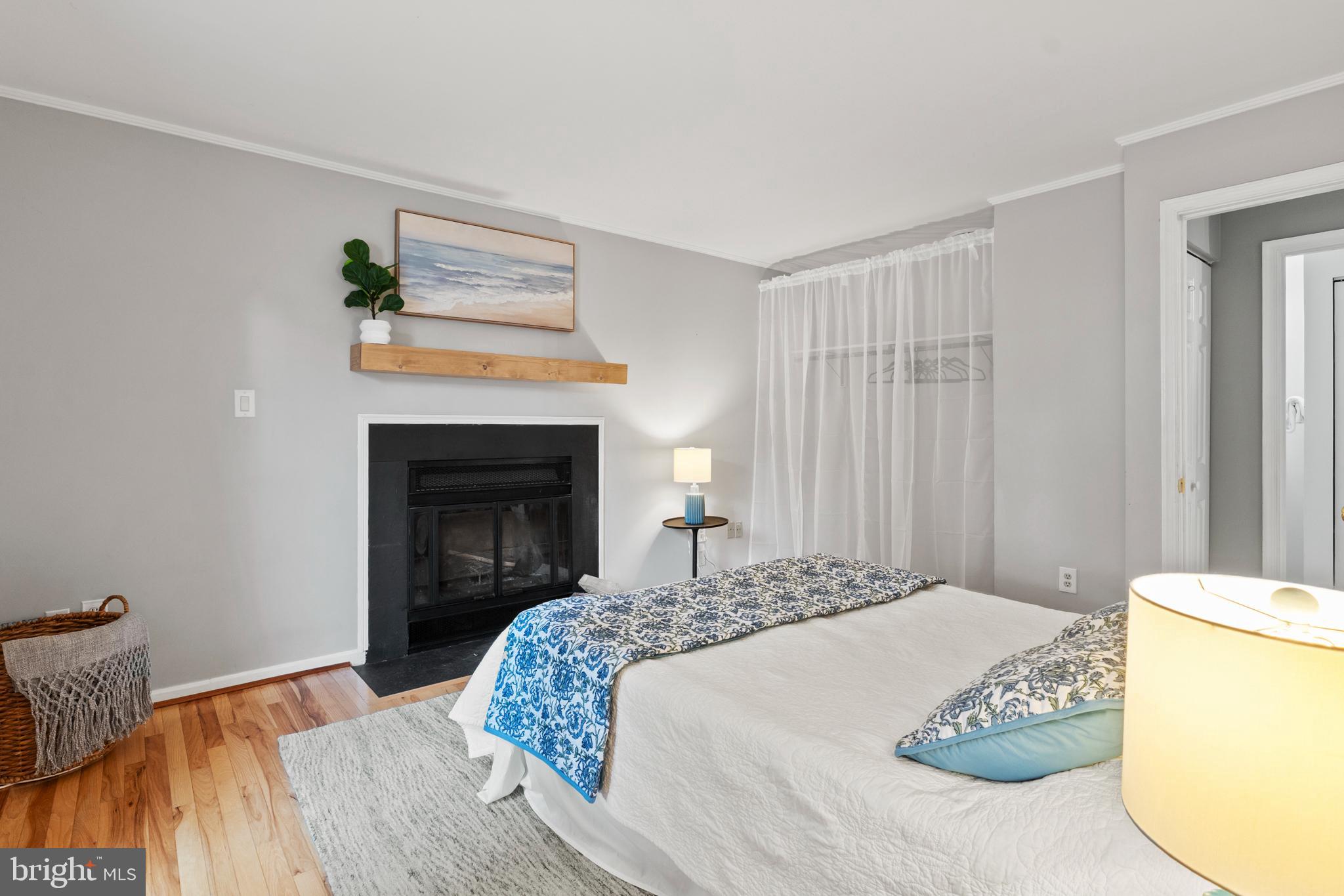 1011 HYDE PARK DRIVE