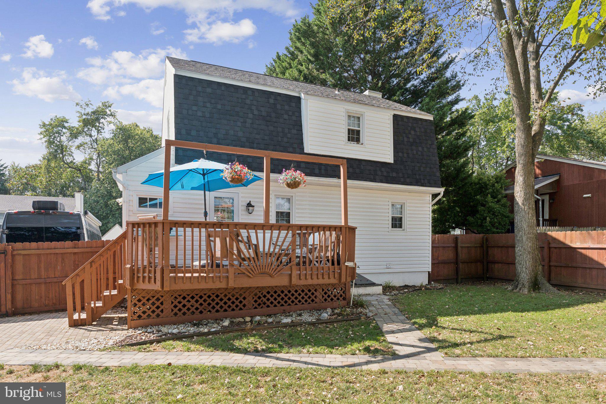 1011 HYDE PARK DRIVE