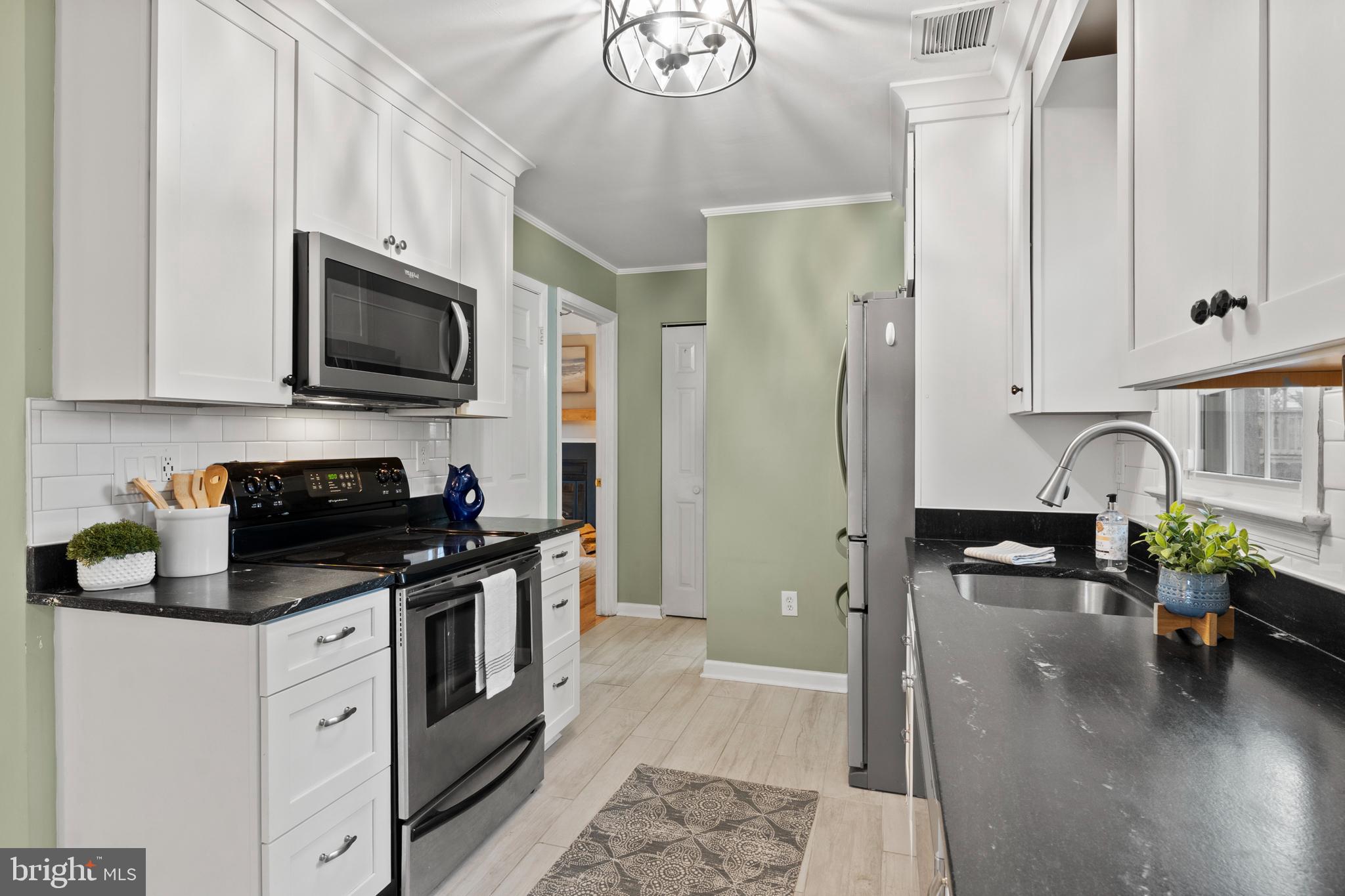 1011 HYDE PARK DRIVE