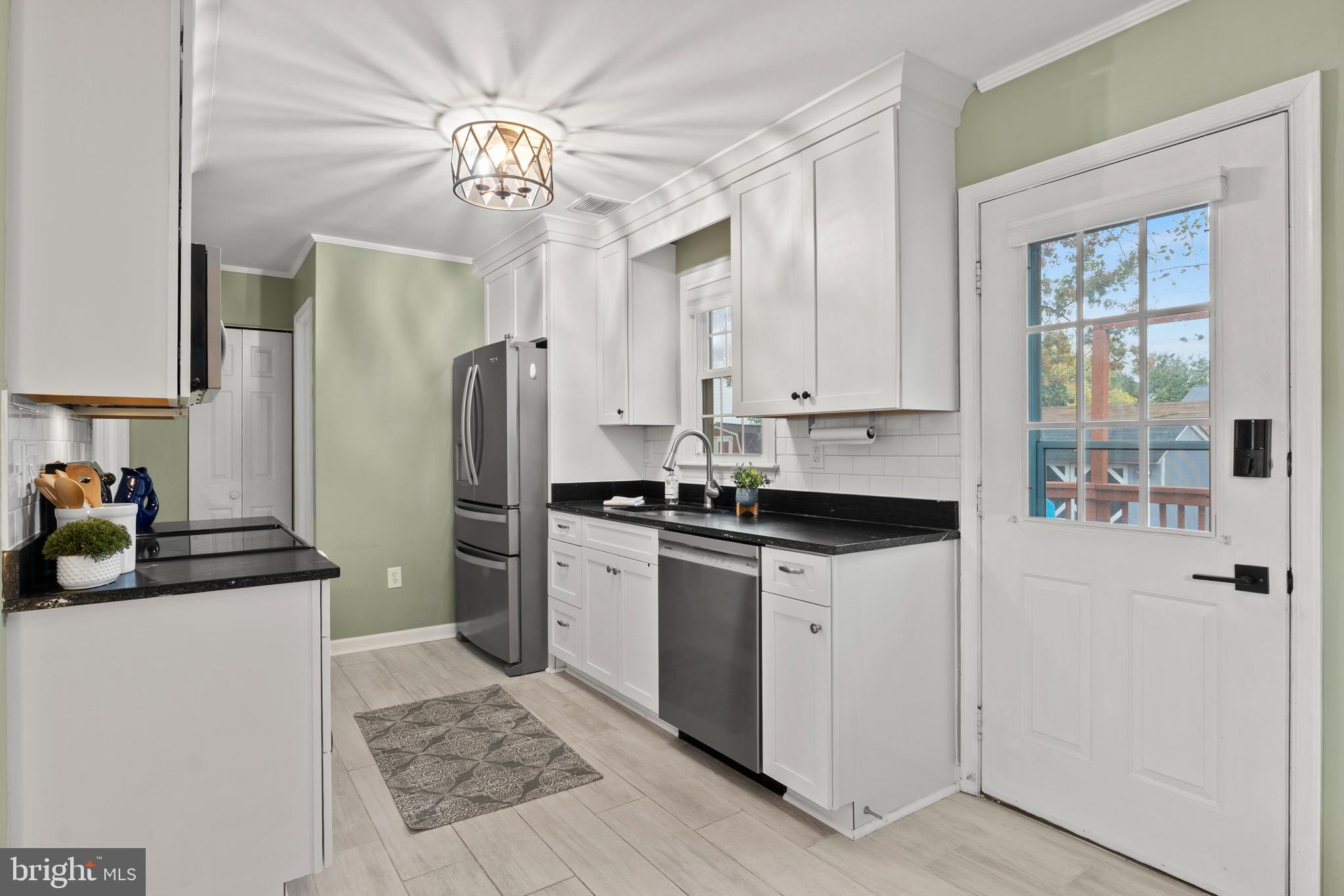 1011 HYDE PARK DRIVE