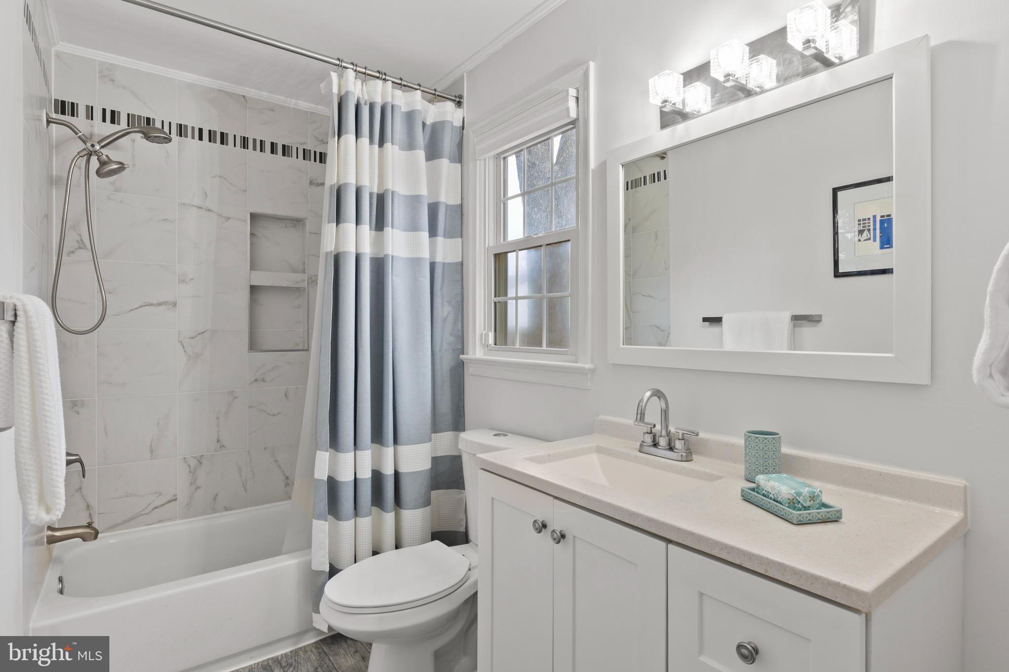 1011 HYDE PARK DRIVE